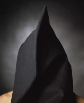《蒙着头的人》(“折磨”系列),2015
《蒙着头的人》(“折磨”系列),2015
