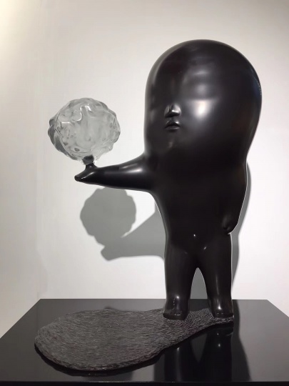 亚洲艺术中心所带的一件76万元的李真的雕塑已经开始有人有意向
