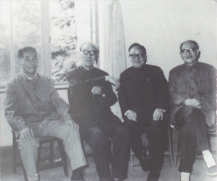 1983年在杭州举办沙耆画展时,四位世交老人合影
1983年在杭州举办沙耆画展时,四位世交老人合影