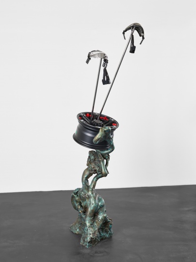 关小 《野土》 黄铜,丙烯上色,轮毂,摩托车护具,不锈钢 70x43x209cm 2017
RMB:15万-17万元
关小 《野土》 黄铜,丙烯上色,轮毂,摩托车护具,不锈钢 70x43x209cm 2017
RMB:15万-17万元