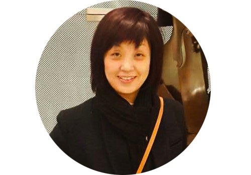 缪君 上海意图文化传播有限公司艺术总监
缪君:设计品拍卖肯定是稀缺性的设计产品,不可能大众产品;但消费肯定是大众化的文化和产品才可能去消费。如果说原创艺术品本身的含义,必须是艺术家(不是看市场)从内心的角度去创造一个独特的作品,那就不是以消费为目的的。但现在市场还是认为那就是收藏,艺术机构把年轻的艺术家从低端的价格开始,让它不断发展到最后成为美术馆级的作品。
缪君 上海意图文化传播有限公司艺术总监
缪君:设计品拍卖肯定是稀缺性的设计产品,不可能大众产品;但消费肯定是大众化的文化和产品才可能去消费。如果说原创艺术品本身的含义,必须是艺术家(不是看市场)从内心的角度去创造一个独特的作品,那就不是以消费为目的的。但现在市场还是认为那就是收藏,艺术机构把年轻的艺术家从低端的价格开始,让它不断发展到最后成为美术馆级的作品。