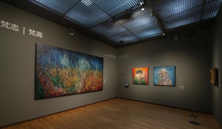 曾梵志在荷兰梵高美术馆“曾梵志|梵高”展览现场
