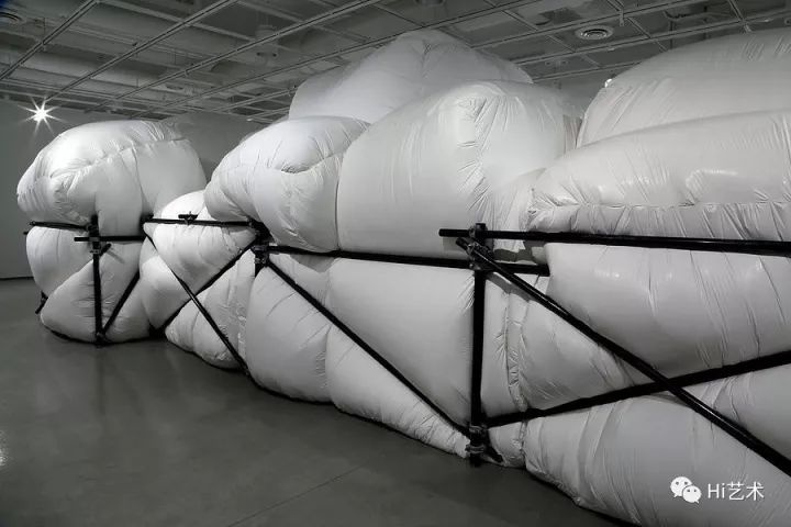 当代唐人艺术中心第二空间群展“无幕可落” 乔治·伊恩·麦克马洪作品现场
