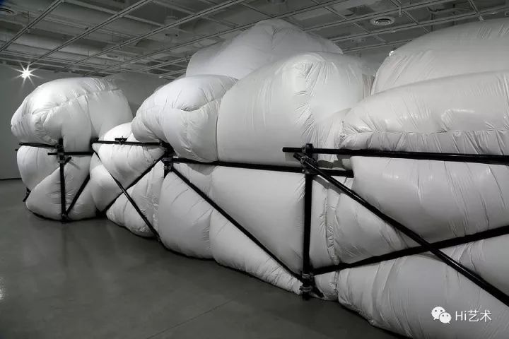 当代唐人艺术中心第二空间群展“无幕可落” 乔治·伊恩·麦克马洪作品现场
当代唐人艺术中心第二空间群展“无幕可落” 乔治·伊恩·麦克马洪作品现场