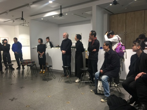 策展人Francesco Bonami(左五)和艺术副总监吴天(左六)主持开幕式
策展人Francesco Bonami(左五)和艺术副总监吴天(左六)主持开幕式