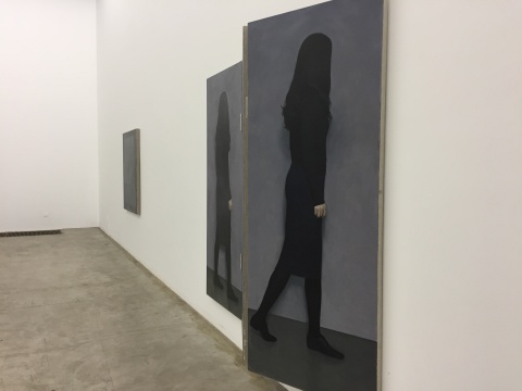 《放映》 200×80cm×3 布面油画 2017 《放映》 200×80cm×3 布面油画 2017