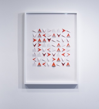 维克·穆尼斯《手工制作：无题 （橙色三角）》75×55cm 档案纸喷墨打印综合材料 2016
