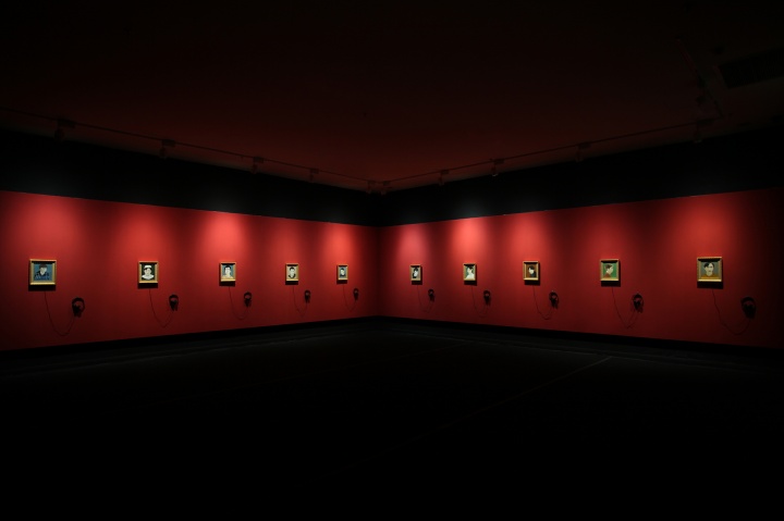 “2013青年艺术家实验季第一回展”现场,石玩玩 《望京少年》 39.5x34cm x10 绘画、声音装置 2013
“2013青年艺术家实验季第一回展”现场,石玩玩 《望京少年》 39.5x34cm x10 绘画、声音装置 2013