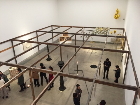 一层“当代物体——关于材料、功能、观念的讨论”展览现场