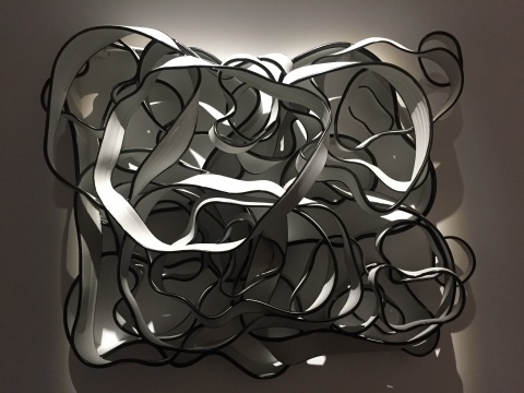 Ryan LaBar《疯狂的午夜》48x59x15cm 陶瓷 1300°C 壁挂
Ryan LaBar《疯狂的午夜》48x59x15cm 陶瓷 1300°C 壁挂