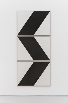 《Big Snake》103×143 cm×3 纸上颜料墨 2017
《Big Snake》103×143 cm×3 纸上颜料墨 2017