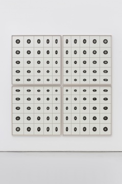 《Amorphous Grid》 127×127 cm×4 纸上颜料墨 2017
《Amorphous Grid》 127×127 cm×4 纸上颜料墨 2017