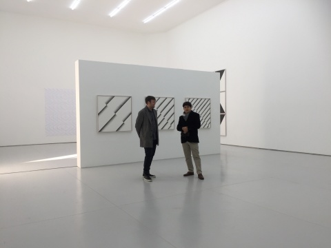 艺术家Ignacio Uriarte(左)与友人
艺术家Ignacio Uriarte(左)与友人