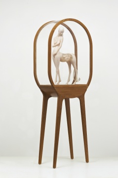 《恋人》 85×50×18cm 树脂&橡木 2011
《恋人》 85×50×18cm 树脂&橡木 2011