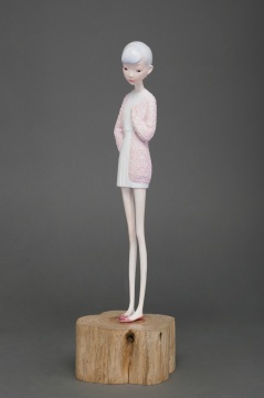 《小桃》 41×25×25cm 铸铜着色 2017
《小桃》 41×25×25cm 铸铜着色 2017