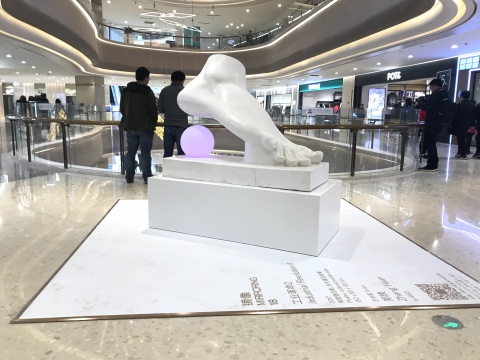 郑焕 《工业革命2》150 x 80 x 120 cm 高度强石膏、仿大理石效果 2017
郑焕 《工业革命2》150 x 80 x 120 cm 高度强石膏、仿大理石效果 2017
