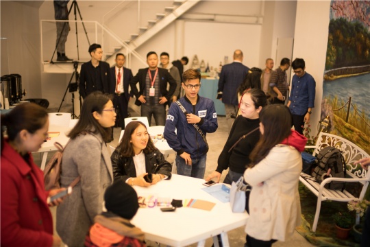 样当代美学工作坊观众参与热情极高
样当代美学工作坊观众参与热情极高