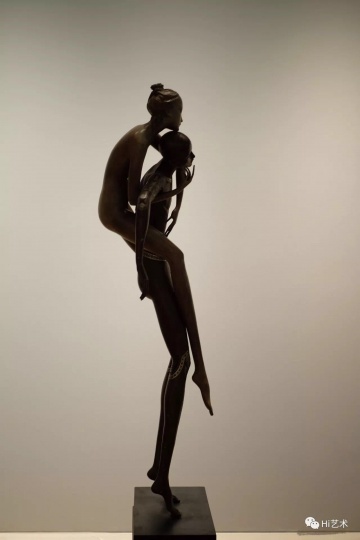 《分身》 46×36×138cm 铸铜化学着色 2017
《分身》 46×36×138cm 铸铜化学着色 2017