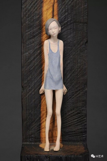 《海面上升》 43×15×15cm 纸黏土&水彩 2013
《海面上升》 43×15×15cm 纸黏土&水彩 2013