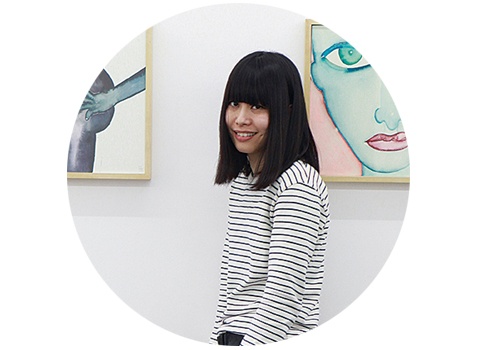 胡子(b.1981)
和这个偏男性化的名字一样,胡子的作品也拥有力量。纸面上笔触生猛和不羁的蜘蛛、骷髅,唤起人感官上的刺激甚至是轻度的不适;不带有任何感情色彩凝视着你的电影明星和摇滚歌手的形象,简练、概括的平涂色块、粗犷有力的黑线……胡子的作品很容易让人想到美国艺术家伊丽莎白·佩顿。或许生活中的胡子是个叛逆的女孩,但是她从不在绘画中去表达叛逆。胡子说:“对绘画,我非常诚实和真诚,从不隐藏。”
胡子(b.1981)
和这个偏男性化的名字一样,胡子的作品也拥有力量。纸面上笔触生猛和不羁的蜘蛛、骷髅,唤起人感官上的刺激甚至是轻度的不适;不带有任何感情色彩凝视着你的电影明星和摇滚歌手的形象,简练、概括的平涂色块、粗犷有力的黑线……胡子的作品很容易让人想到美国艺术家伊丽莎白·佩顿。或许生活中的胡子是个叛逆的女孩,但是她从不在绘画中去表达叛逆。胡子说:“对绘画,我非常诚实和真诚,从不隐藏。”