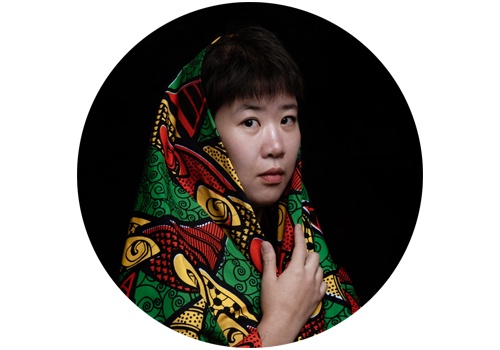 45岁以下,五十位活跃的女性艺术家 45岁以下,五十位活跃的女性艺术家