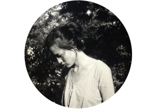 娜布其(b.1984)
娜布其的雕塑作品以一种叙事性和目的性极强的表达方式,体现了对于“物体”本体论的思考:我们周遭的物体独立地存在于人类感知之外。娜布其还参加了2016的光州双年展、上海双年展。
娜布其(b.1984)
娜布其的雕塑作品以一种叙事性和目的性极强的表达方式,体现了对于“物体”本体论的思考:我们周遭的物体独立地存在于人类感知之外。娜布其还参加了2016的光州双年展、上海双年展。