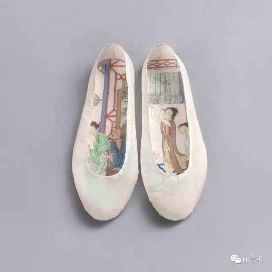 《好事成双-25》 24×18×5cm 绢鞋装置 2015
《好事成双-25》 24×18×5cm 绢鞋装置 2015