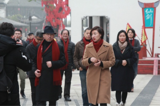 嘉宾参观
嘉宾参观