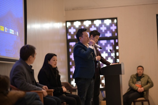 策展人、盈艺术中心运营总监白瑶现场发言
策展人、盈艺术中心运营总监白瑶现场发言