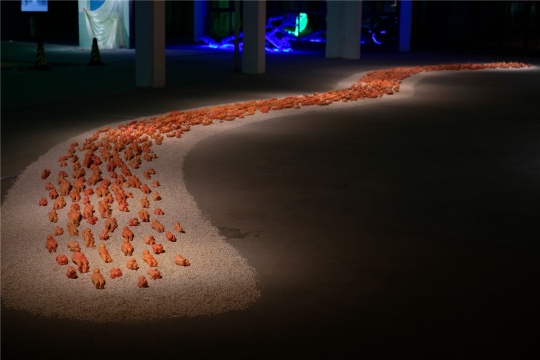 展览现场展出的郭燕作品《时光在静静地流逝》
展览现场展出的郭燕作品《时光在静静地流逝》