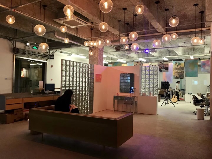有空间“逆光-双城取样”展览现场
有空间“逆光-双城取样”展览现场