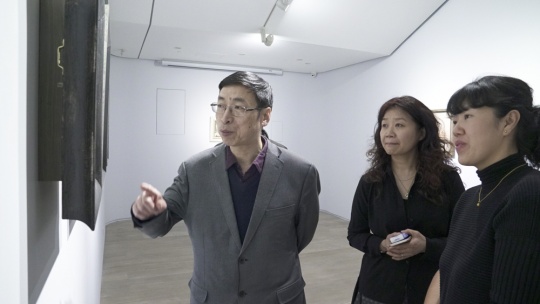 艺术家王峥、许慧媛与展览嘉宾现场交流
艺术家王峥、许慧媛与展览嘉宾现场交流