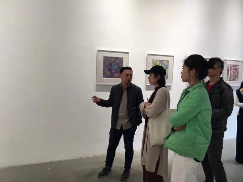 艺术家付帅现场导览作品
艺术家付帅现场导览作品