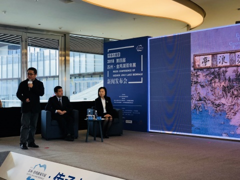 丘挺现场介绍“自-沧浪亭”当代艺术邀请展
丘挺现场介绍“自-沧浪亭”当代艺术邀请展
