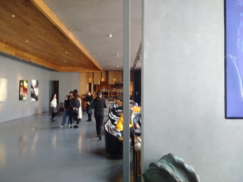 今格艺术中心“青年抽象”群展开幕，联动深圳空间呈现九位“抽象青年”