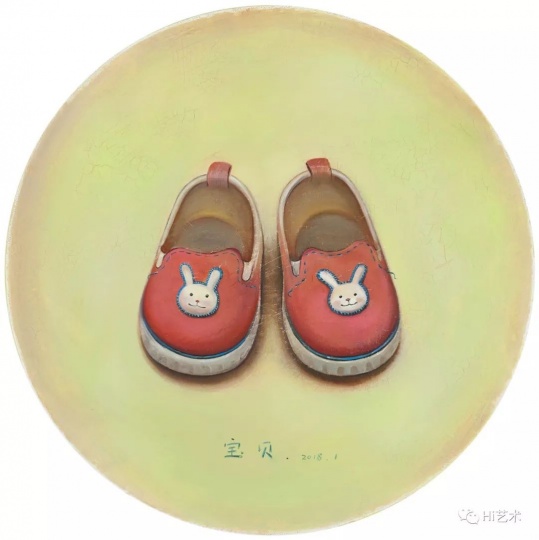 《宝贝》 D.40cm 布面油画 2018
《宝贝》 D.40cm 布面油画 2018