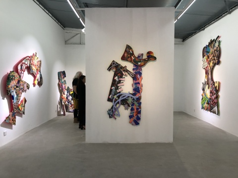 户尔空间北京开幕艺术家迈克尔·唐斯个展“无解的形制”
