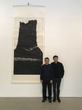 艺术家阎秉会与策展人戴卓群
艺术家阎秉会与策展人戴卓群