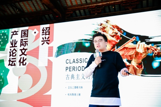 得到APP《西方艺术课》专栏主理人严伯钧,用对艺术新鲜、独特、有态度的见解为听众解读“新消费时代的文化产业“。
得到APP《西方艺术课》专栏主理人严伯钧,用对艺术新鲜、独特、有态度的见解为听众解读“新消费时代的文化产业“。