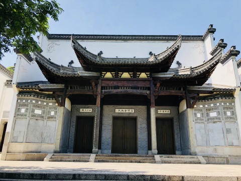 一处修复中的古建筑
一处修复中的古建筑