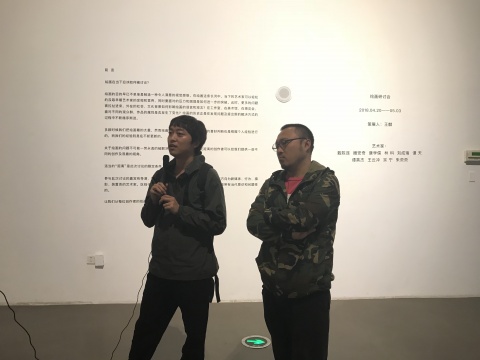 “绘画研讨会”策展人王麟、参展艺术家宗宁
