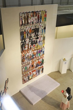 台湾艺术家Cowper Wang专门为本次展览创作的5米滑板墙巨型装置
