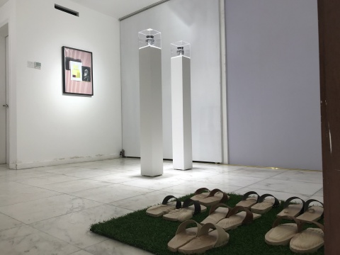 空间入口处,程昱峥和王礼军的作品既有相互交织也有独立呈现的部分
空间入口处,程昱峥和王礼军的作品既有相互交织也有独立呈现的部分
