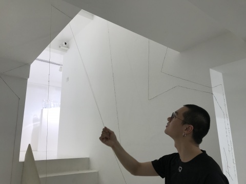 在一个叠拼式公寓里,程昱峥和王礼军是如何营造五个房间的? 在一个叠拼式公寓里,程昱峥和王礼军是如何营造五个房间的?