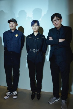 从左至右:艺术家张鼎、李宇春、艺术家徐震
从左至右:艺术家张鼎、李宇春、艺术家徐震