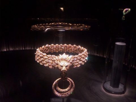 珠宝与艺术的优雅相遇，梵克雅宝典藏臻品回顾展亮相今日美术馆
