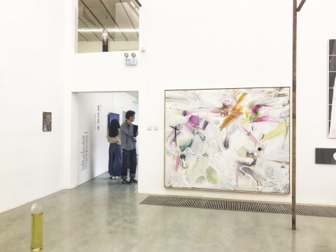 徐赫《理想国》 210x240cm  布面丙烯，油画 2007-2017
