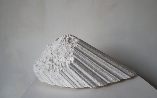 欧阳苏龙 《一块退休的水泥在晒太阳》52x25x25cm 水泥 2016
欧阳苏龙 《一块退休的水泥在晒太阳》52x25x25cm 水泥 2016