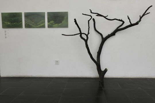 艺术家宋琨作品《森》 绘画装置，植物绿手绘，不规则尺寸  2018年
