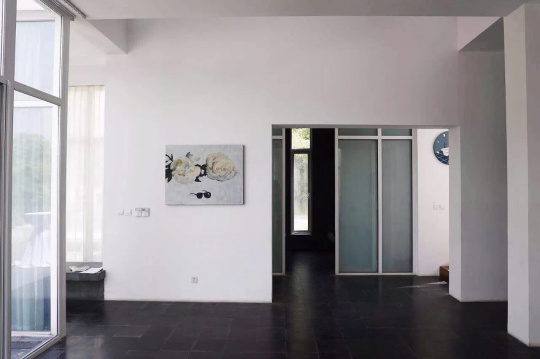 展厅局部(艺术家 翟倞作品《白玫瑰》)
展厅局部(艺术家 翟倞作品《白玫瑰》)